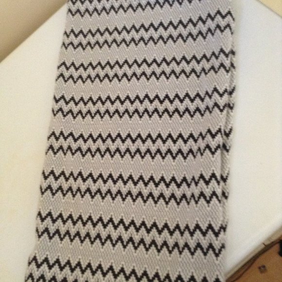 LAST CHANCE - Grey black design skirt - Picture 4 of 4